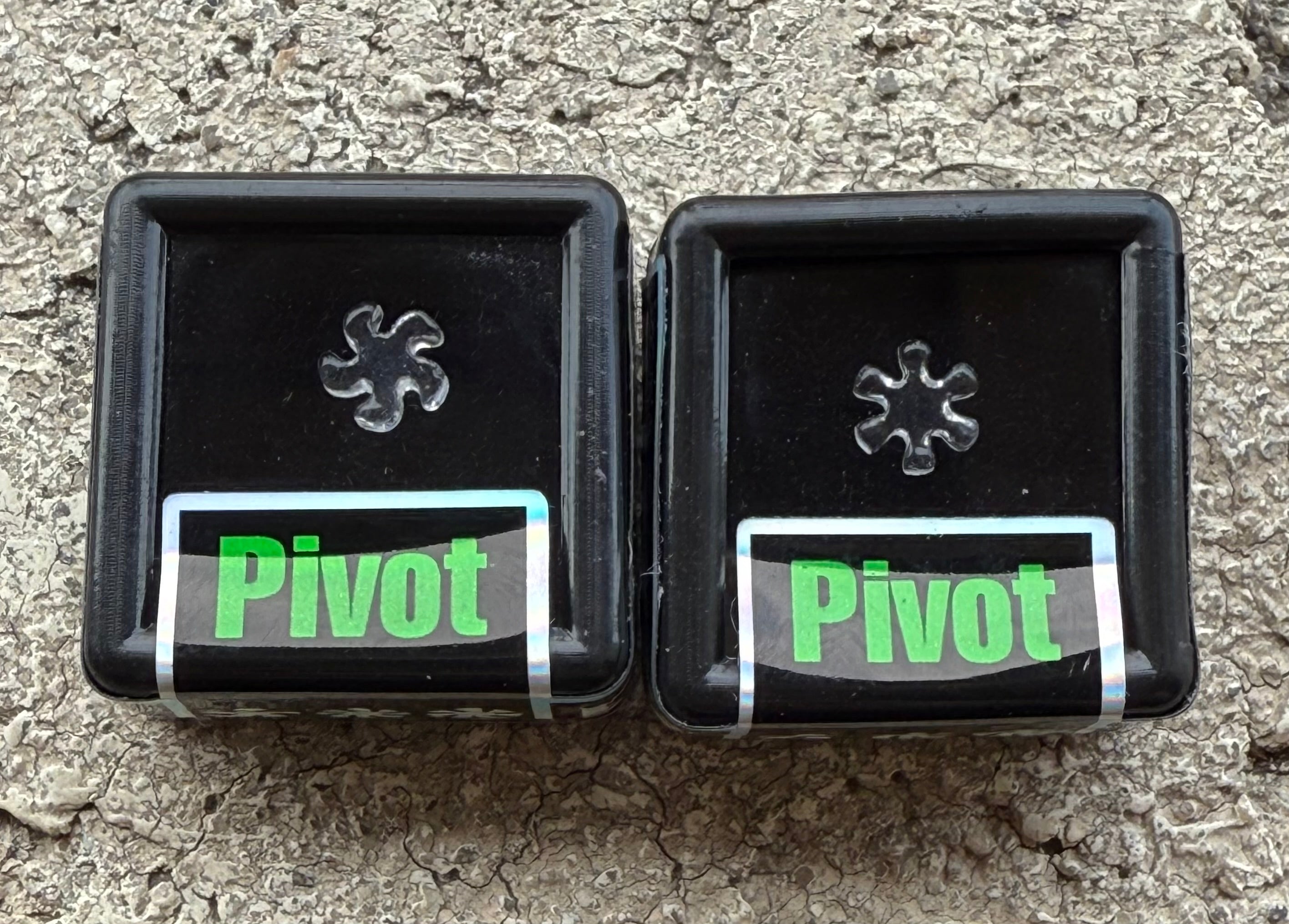 Black Market Glass Quartz Flakes - Pivot 5 Blade