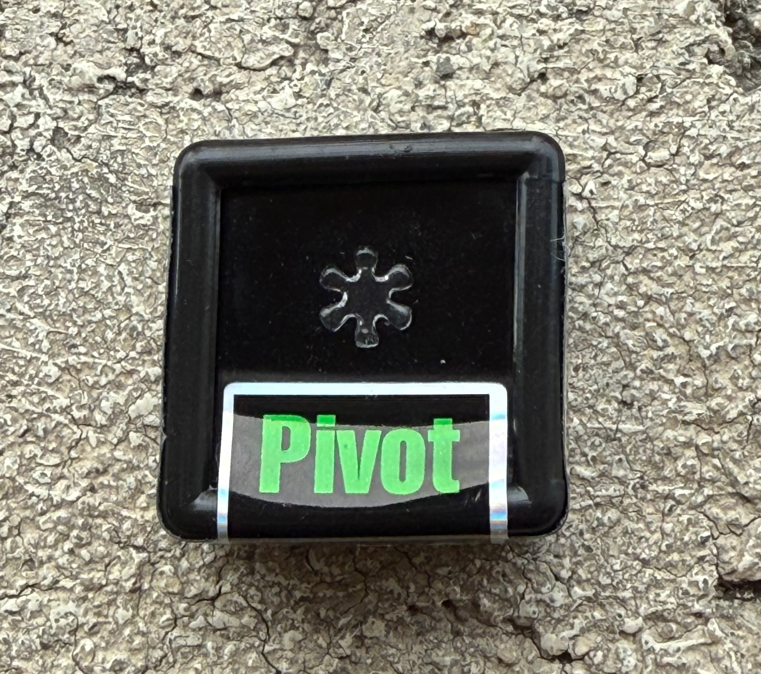 Black Market Glass Quartz Flakes - Pivot 6 Blade