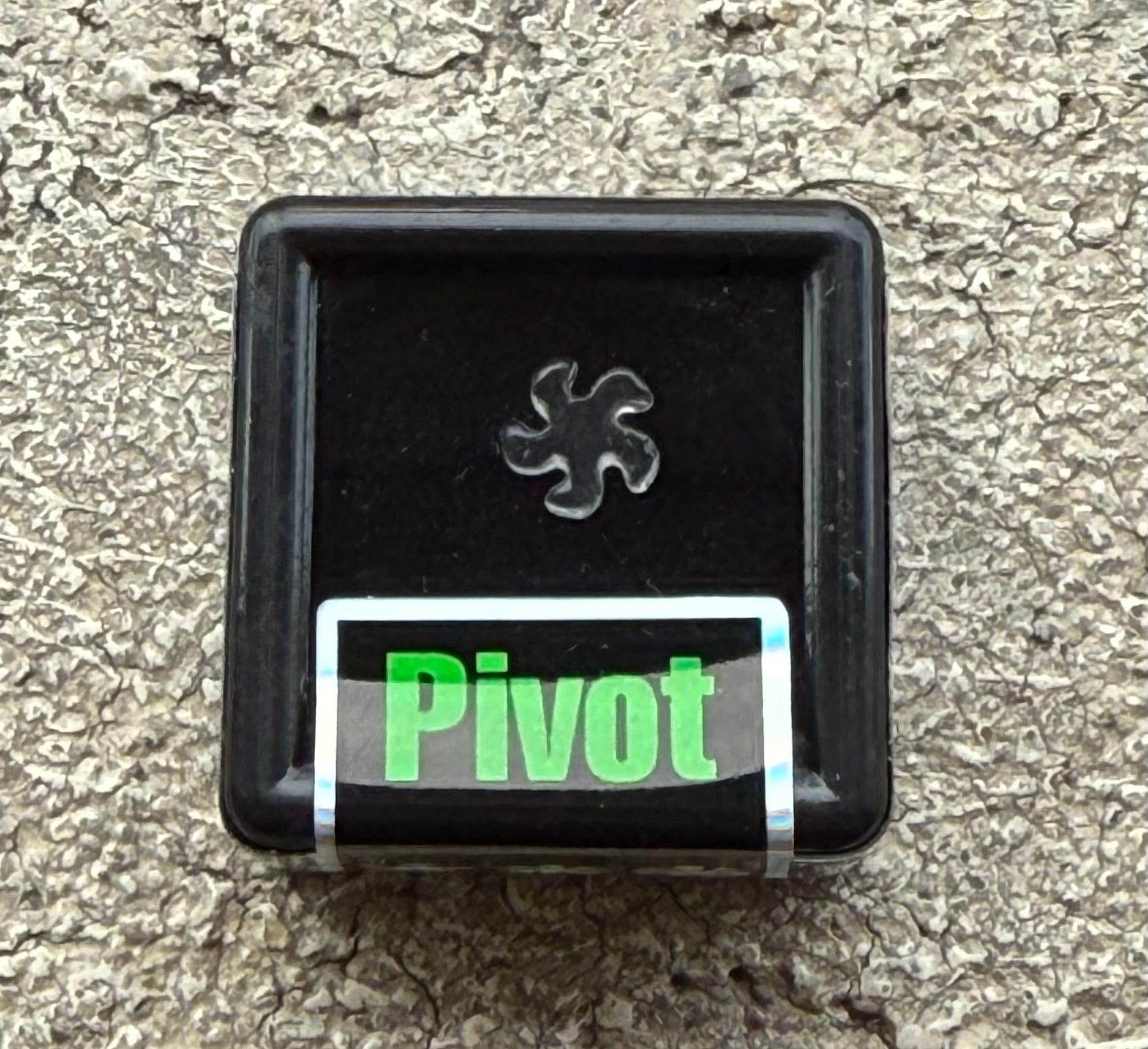 Black Market Glass Quartz Flakes - Pivot 5 Blade