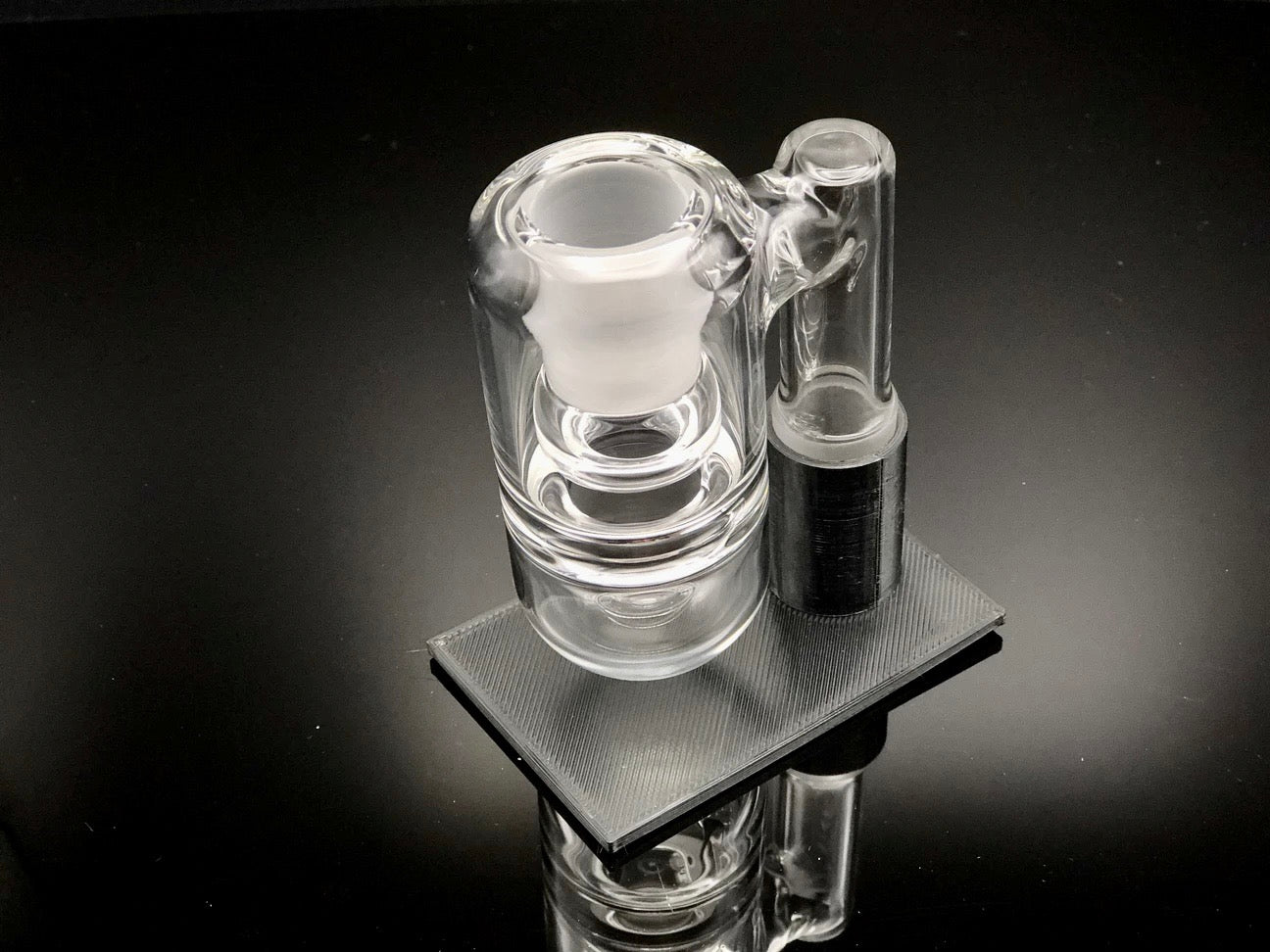 Solid State Concepts 18mm 90 Degree Dry Ash Catcher w- Stand - TheSmokeyMcPotz Collection