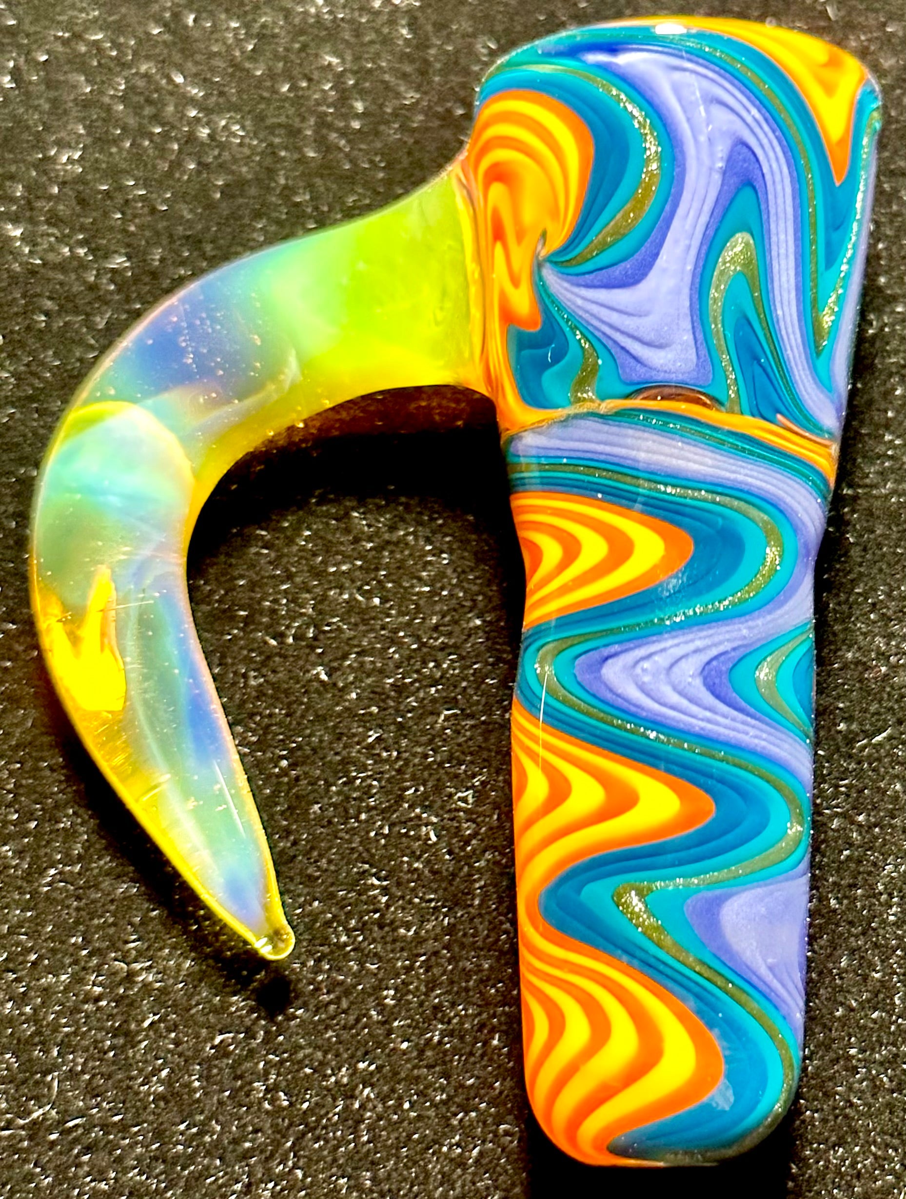 DZ Glass 18mm Fully Worked Wigwag with Color Horn