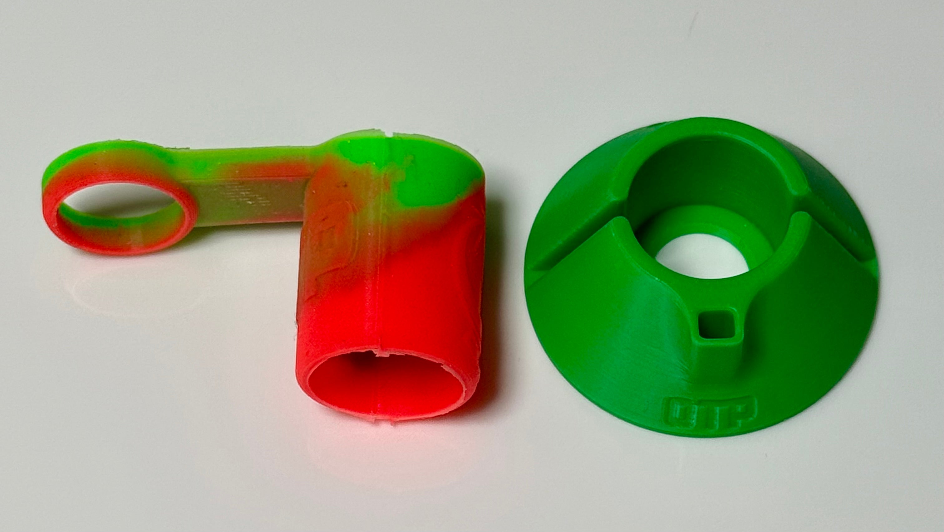 One Trick Pony Glass Pivot Tether & Stand Set Red/Green