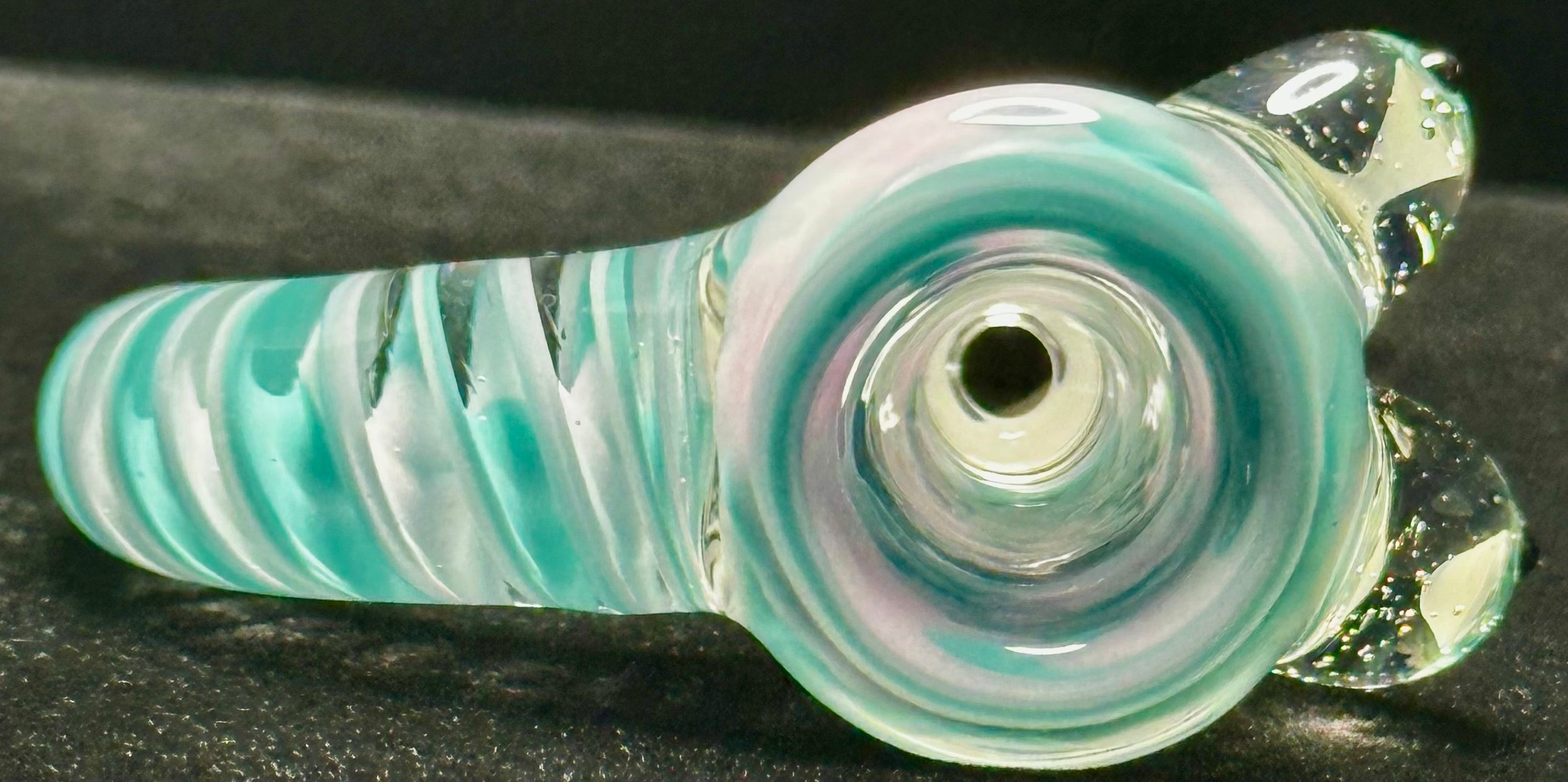 Titz Glass 18mm UV Horned Linework Single Hole Slide