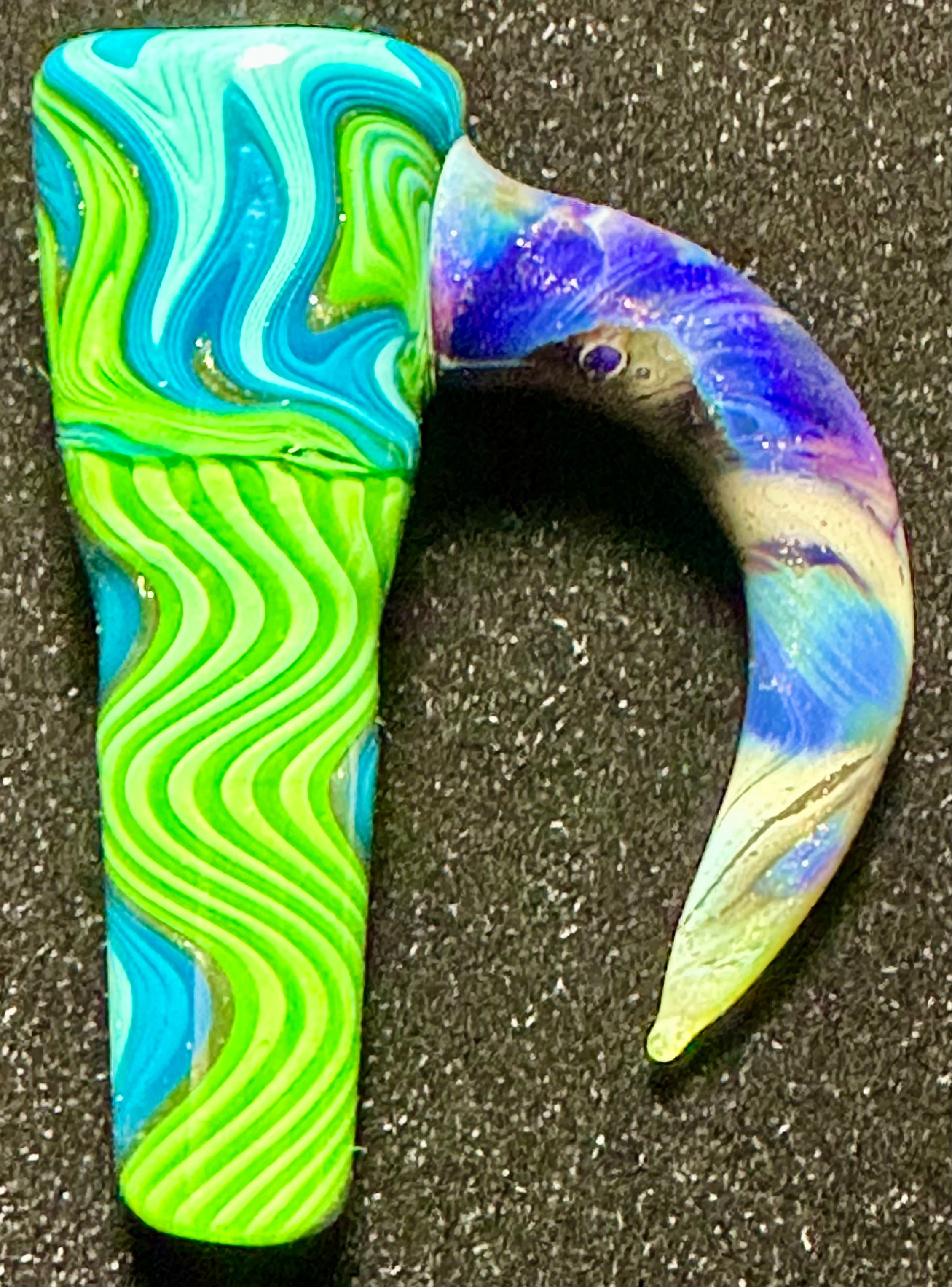 DZ Glass 14mm Fully Worked Wigwag with Color Horn