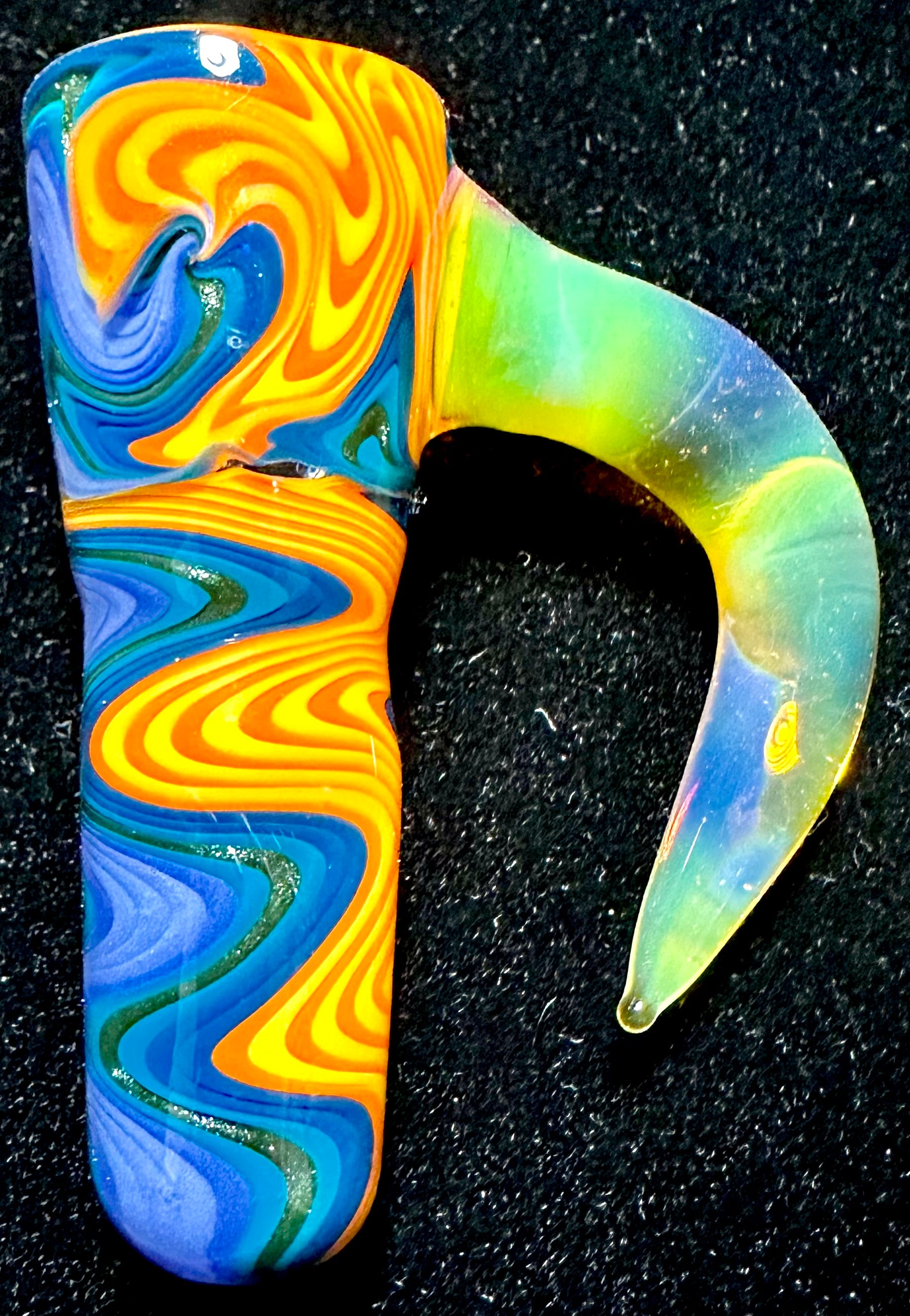 DZ Glass 18mm Fully Worked Wigwag with Color Horn