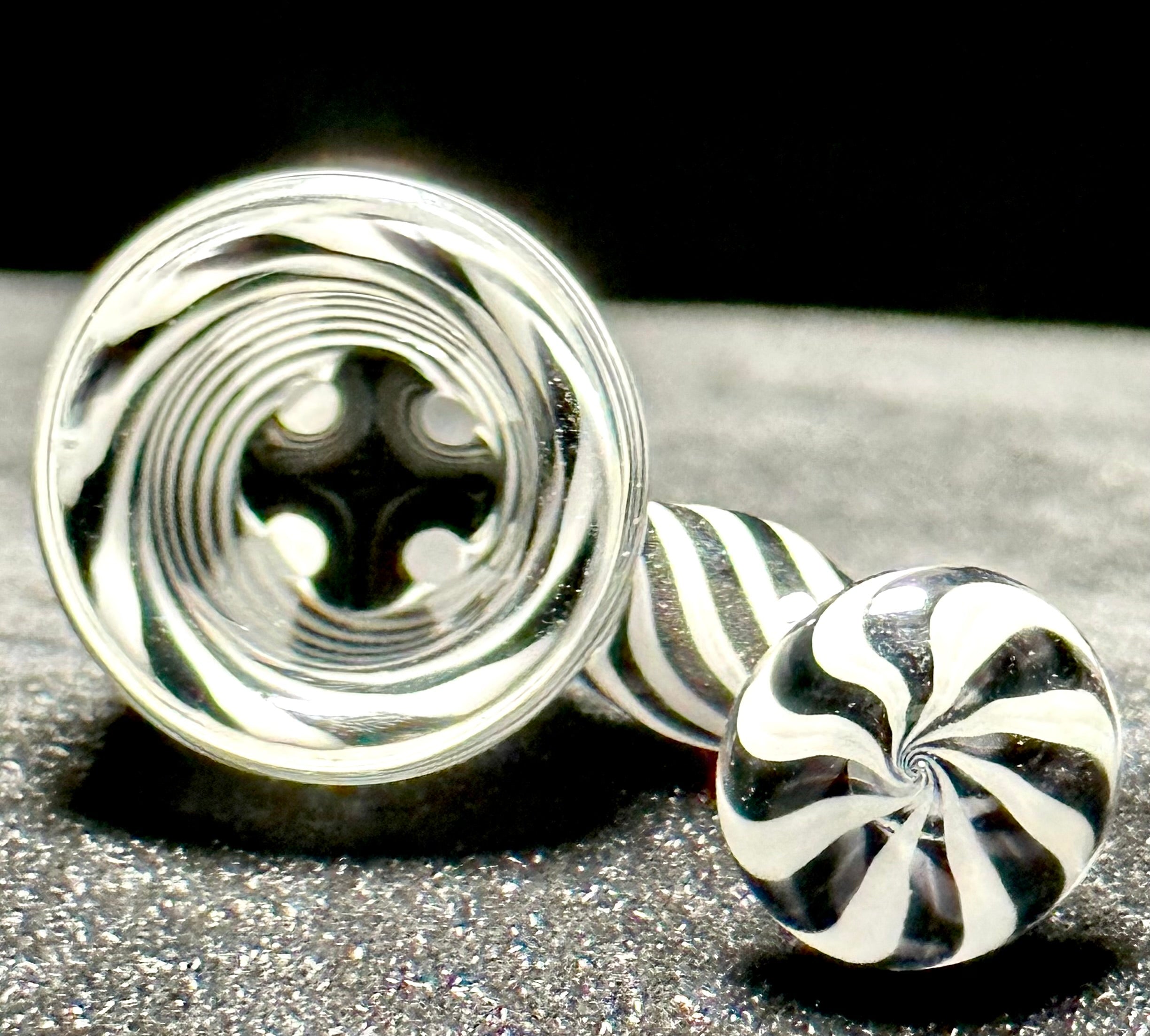 Dippy Glass 14mm Black and White Shroom Slide